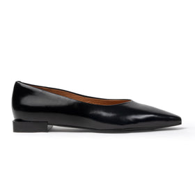 CARLA POINTY FLAT