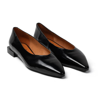 CARLA POINTY FLAT