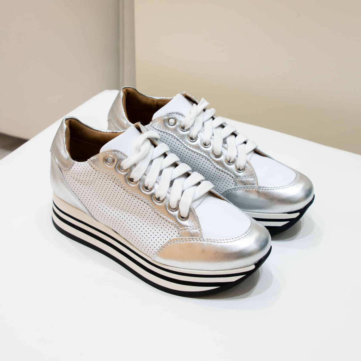 STELLA SNEAKER