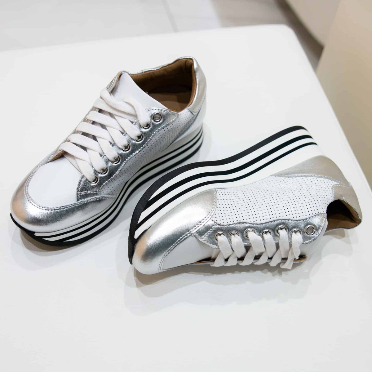 STELLA SNEAKER